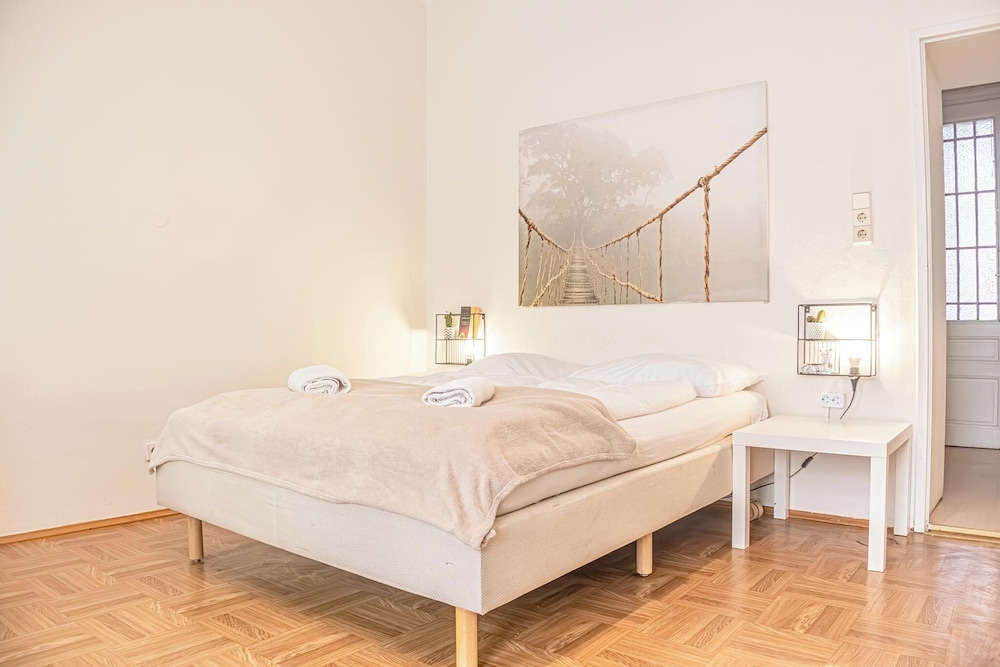 Cozy 1BR Apt Great for Long Stays