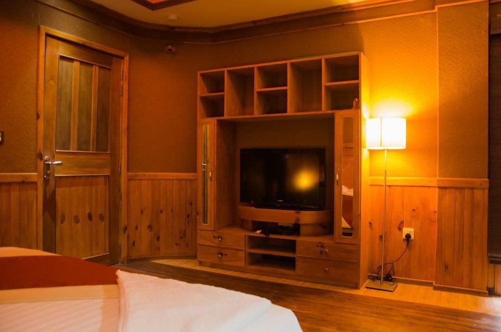 Eureka Serenity Athiri Inn