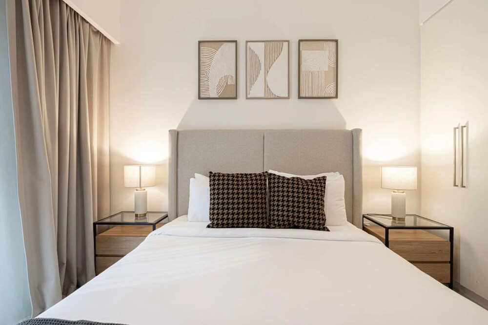 Burj Crown Lux Apartment by Dubai Mall