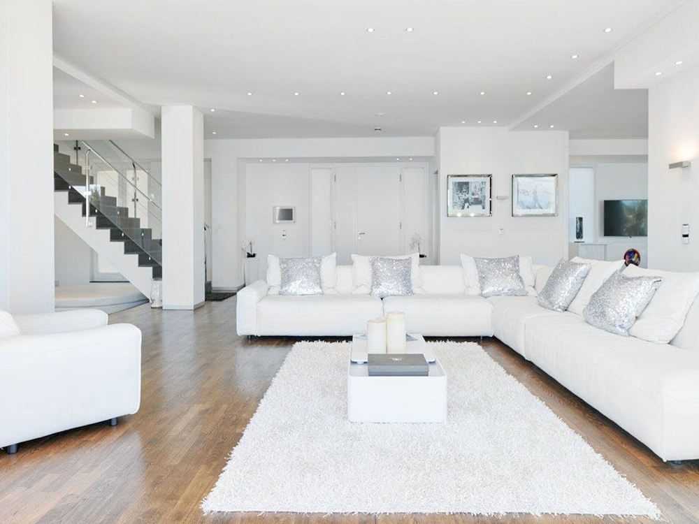 Lavish Villa With Infinity Pool and Views