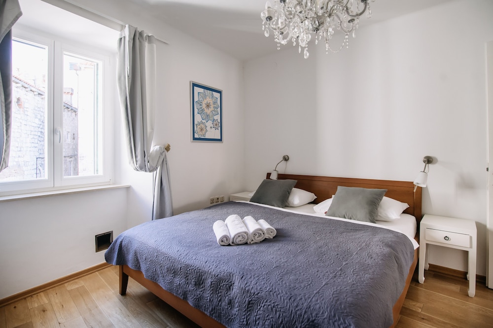 Panorama Old Town apartment by DuHomes