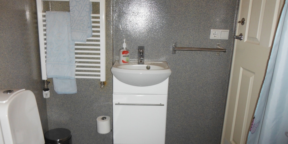 Three Sisters Studio Apartments