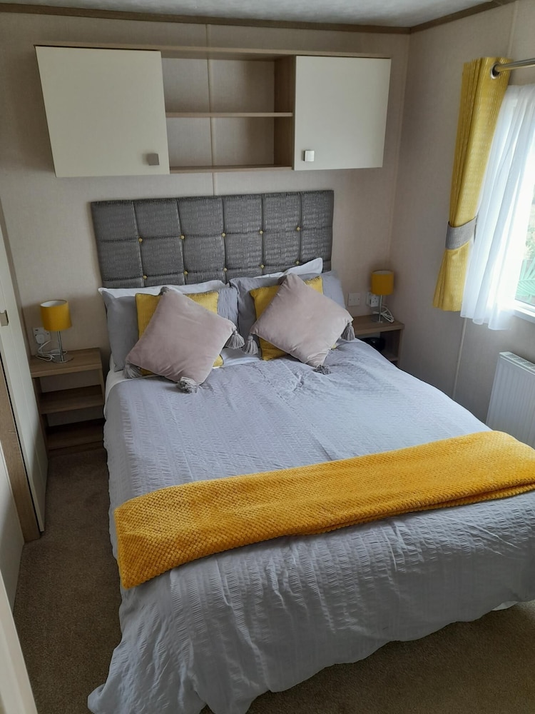 Impeccable 3-bed Cabin in Tattershall, UK