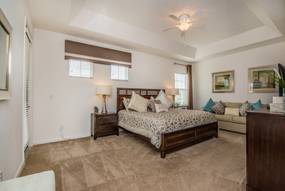 6 Bed 5 Ba Villa with Games & Pool - Image 5