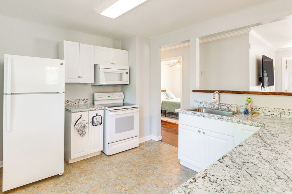 3 Mi to Historic Dtwn: Hopewell Home w/ Yard