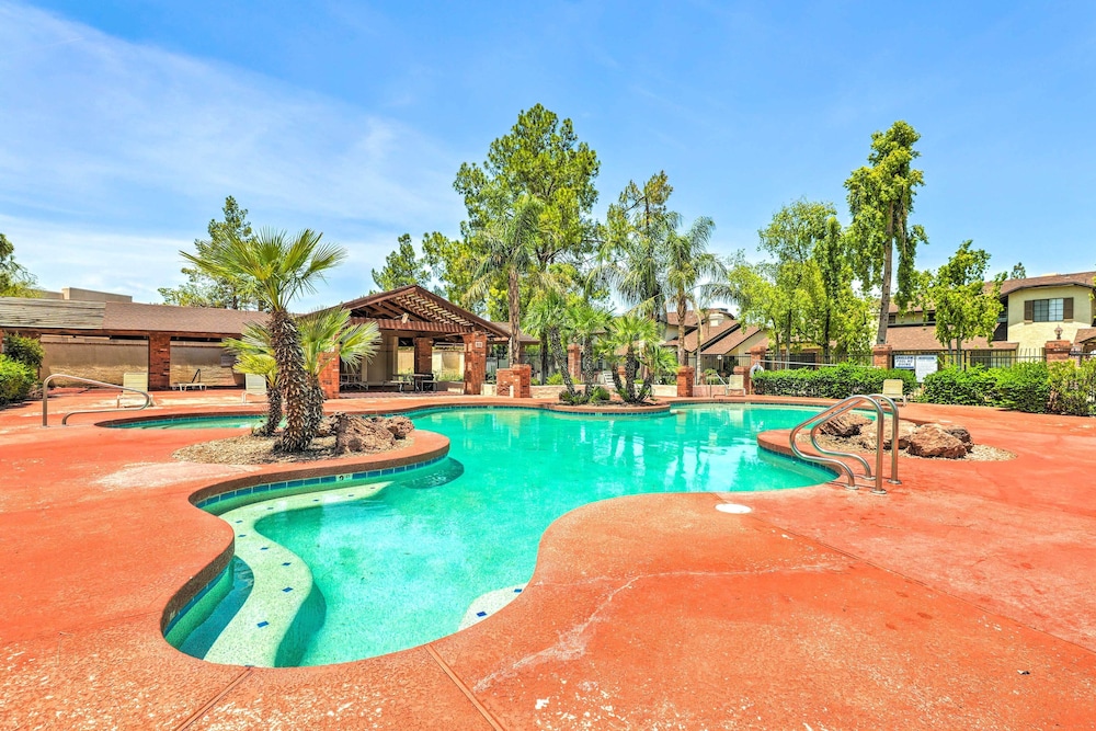 Vibrant Gilbert Gem: Community Pool & Hot Tub view 3