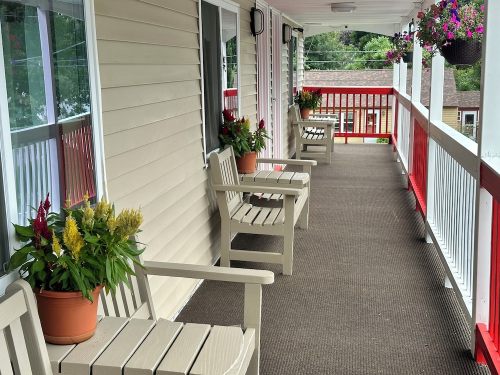 Cozy Corner Motel