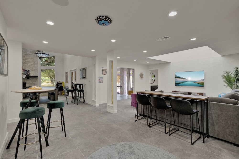 Whitewater River House - Game Room, Firepit, Walking Distance to Whitewater Amphitheater!