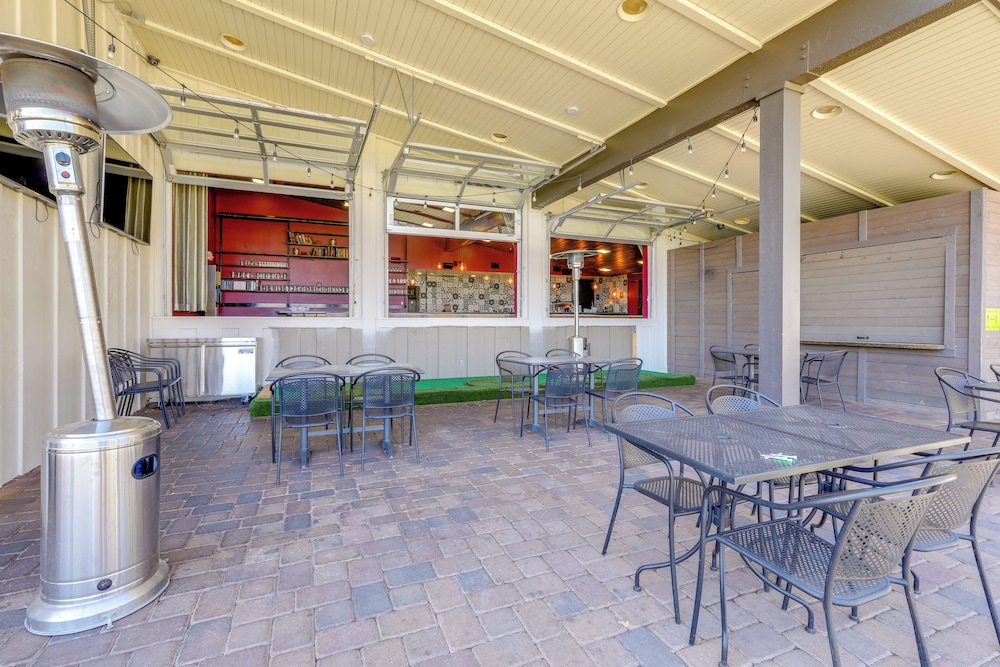Townhome Near Dtwn Flagstaff: Grill, Golf & Relax!
