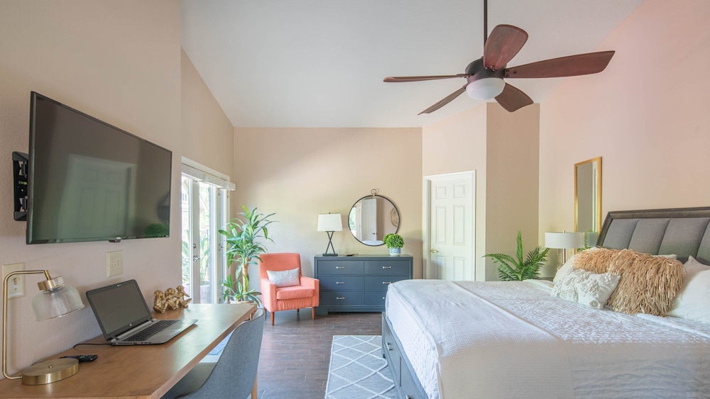 Scottsdale Gem W/pool in Private and Serene Yard!