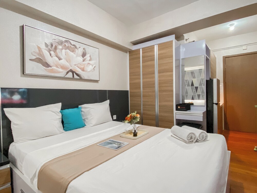 Warm and Homey Studio at Podomoro Golf View Apartment