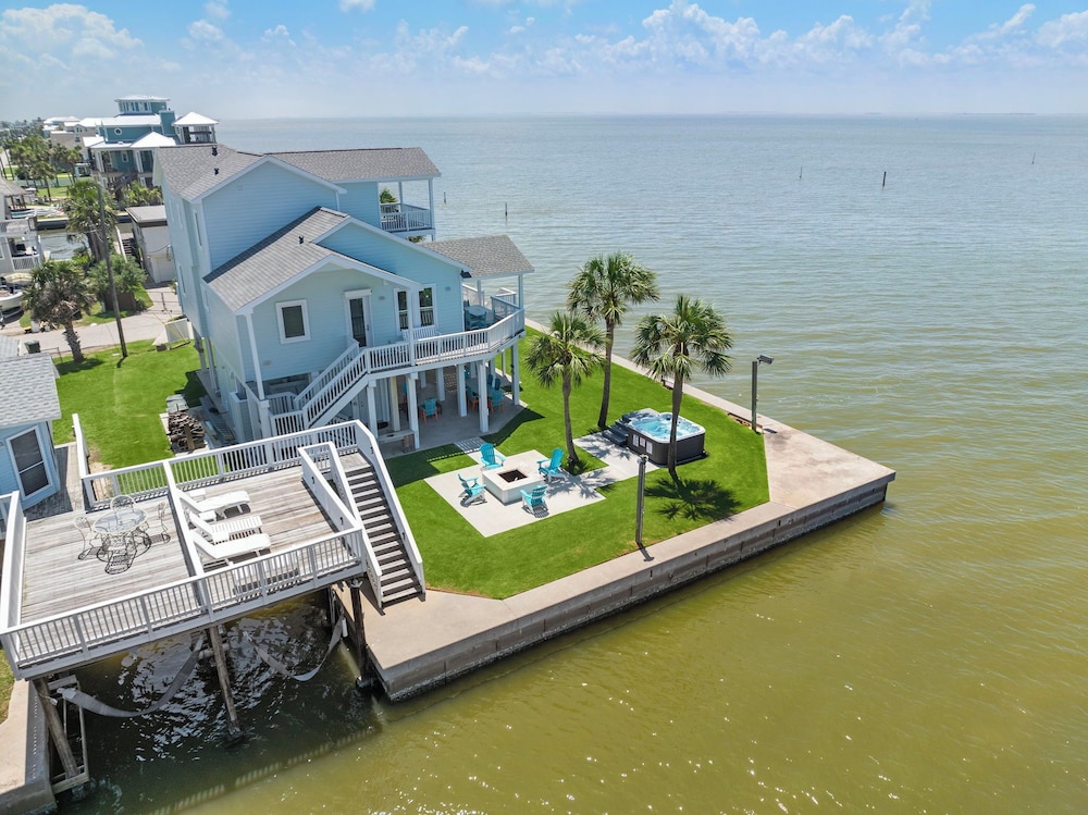 Blue Marlin Bayfront Retreat by Ryson Vacation Rentals