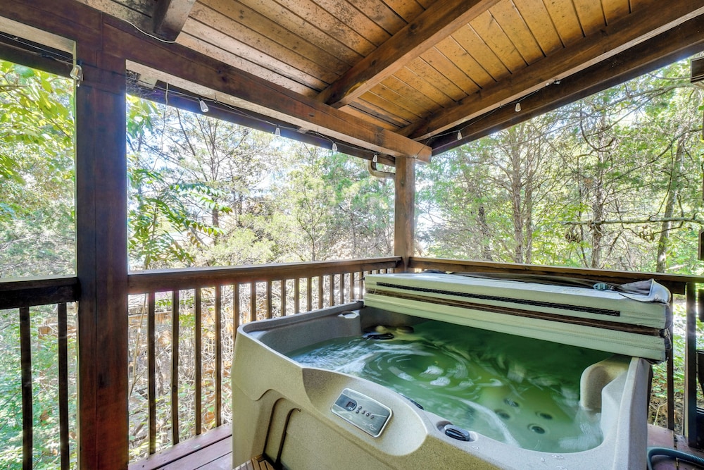Walk to Douglas Lake: Cabin w/ Private Hot Tub!