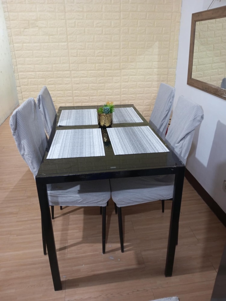 Deca Homes - Hernan Cortes