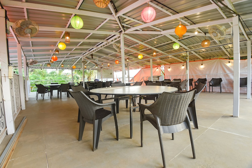 Fabhotel Edem Garden
