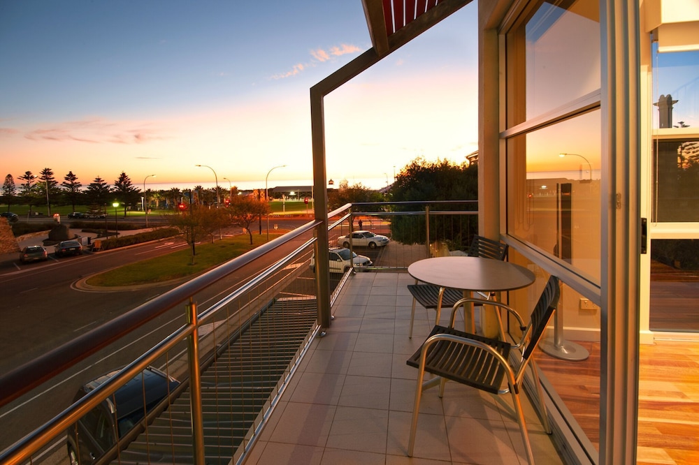 Semaphore Blue Apartments