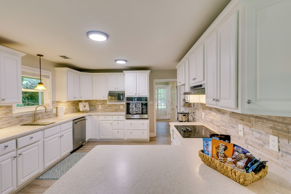 Waterfront Home w/ Fishing Dock in Tallahassee!