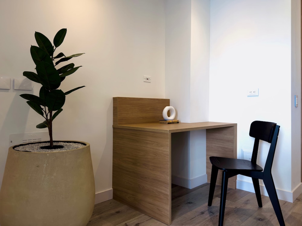 w Startling Loft w Balcony in Santa B Rbara