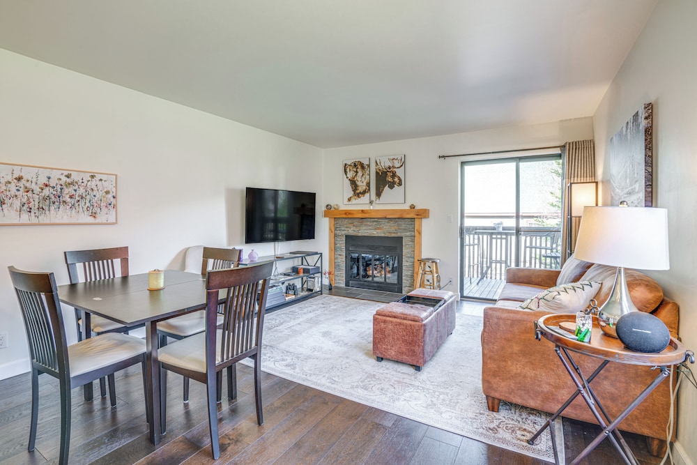 1/2 Mi to Dtwn Frisco: Mtn-view Condo w/ Pool!
