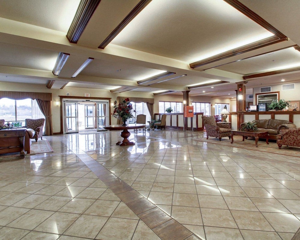 Natchez Vacations - Clarion Suites - Property Image 2