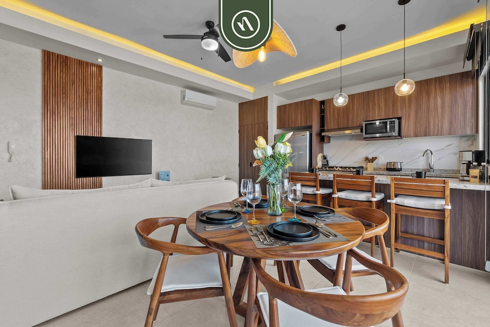 Luxury 2 BR - Downtown - Pool - Sunset in Terrace