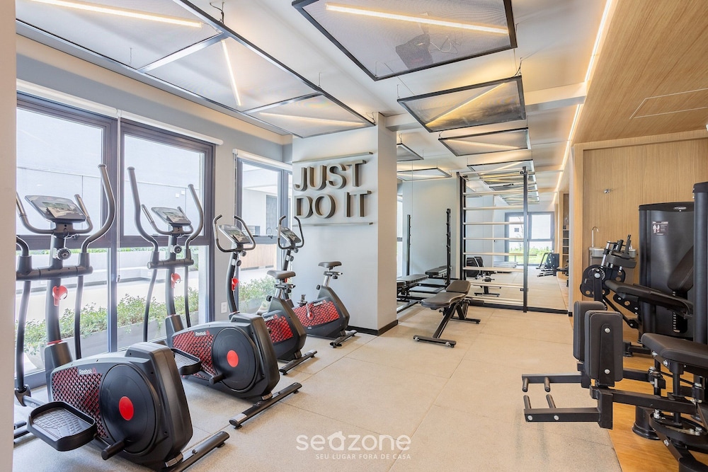 Apt w/ Balcony & View, 650m From the Metro Nik0504