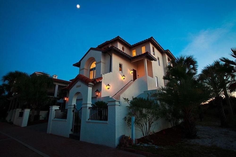 Laissez Faire 5 Bedroom Holiday Home by Five Star Properties
