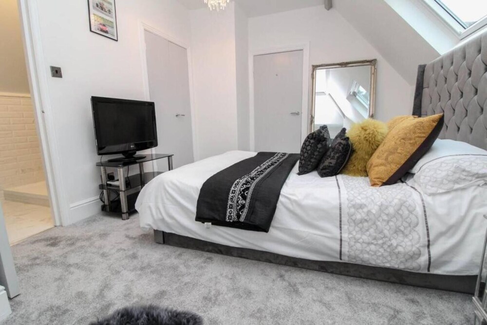 Luxury 3-bed Penthouse Apartment in Bournemouth view 3
