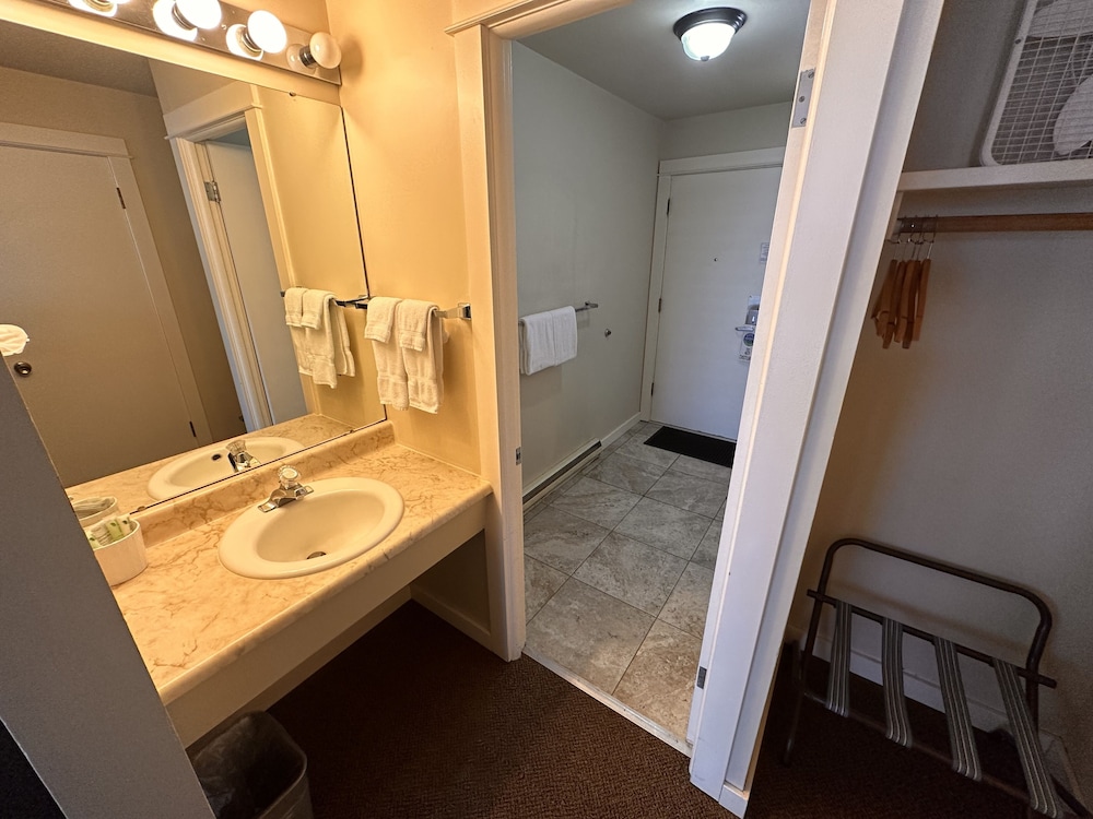 Astoria Crest Motel