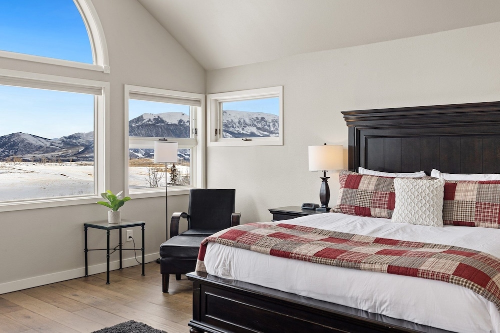 Wapiti Lane 4 Bedroom Home