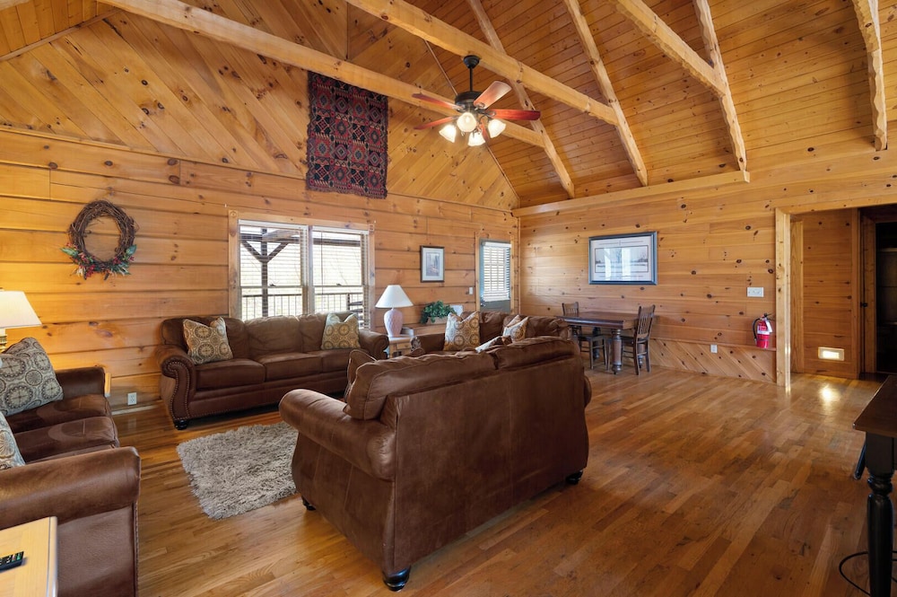 Country Pines Lodge