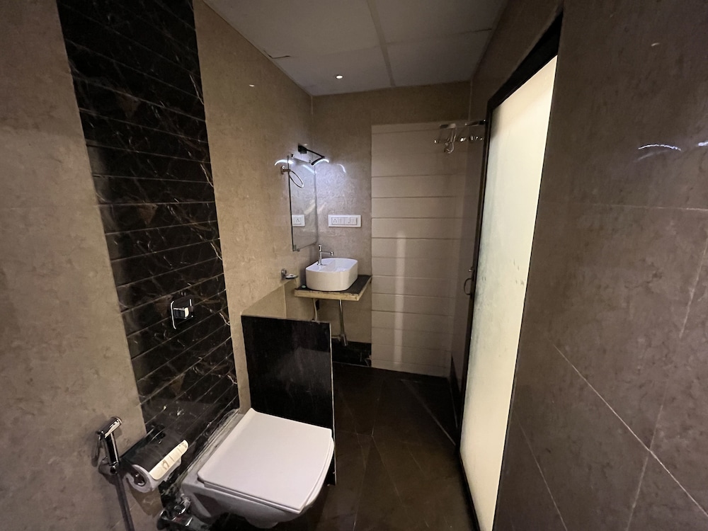 Mumbai Vacations - Hotel Wind Flower Regency - Near Kokilaben Hospital - Property Image 8
