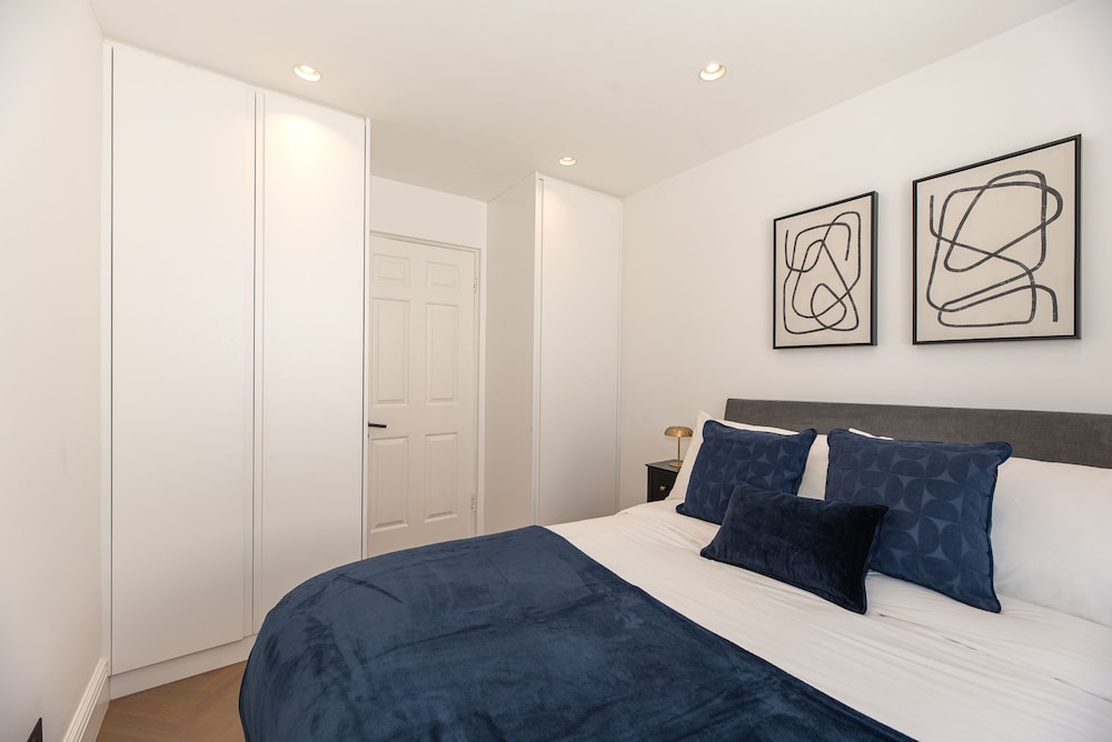Elegant and Bright 3-bed Flat Near Sloane Square