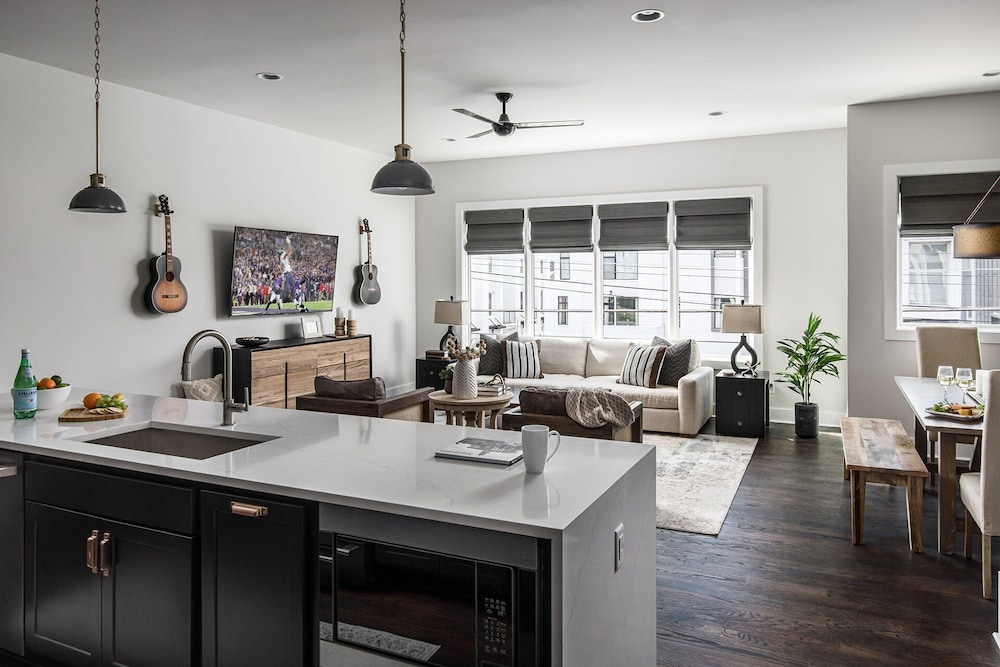 Luxe-tennessee Row-heart of Gulch-mins to Broadway