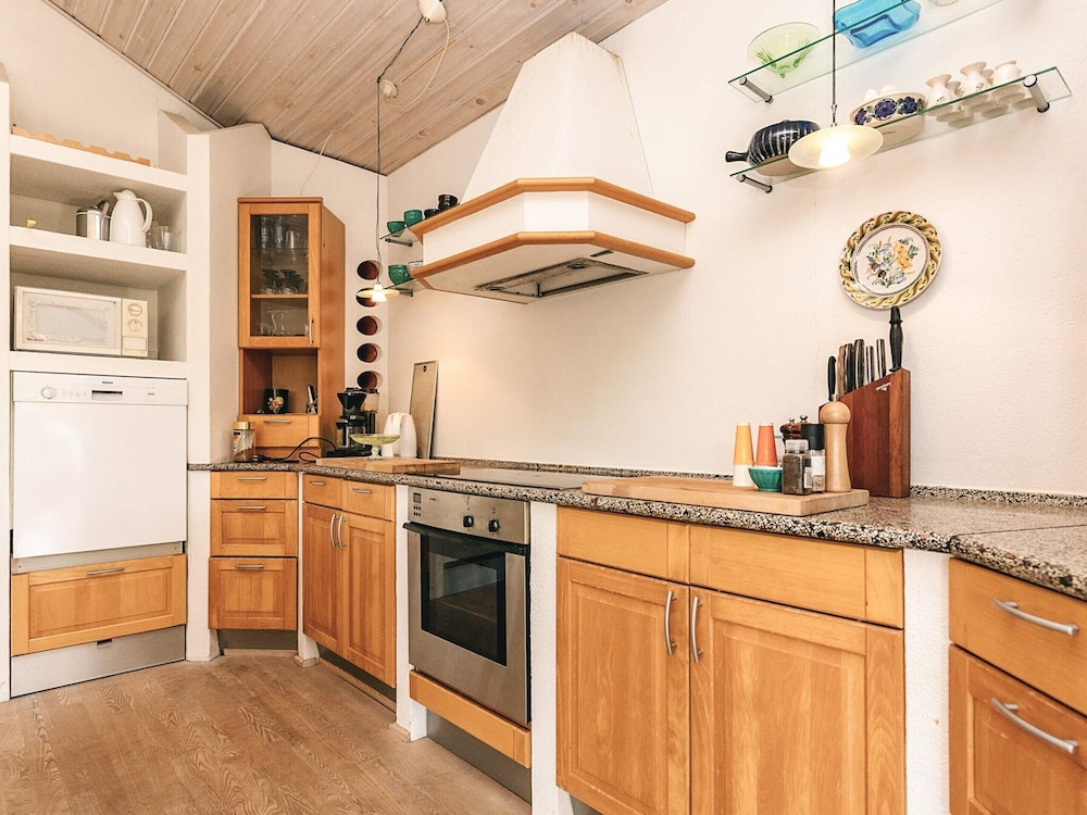 6 Person Holiday Home in Spottrup