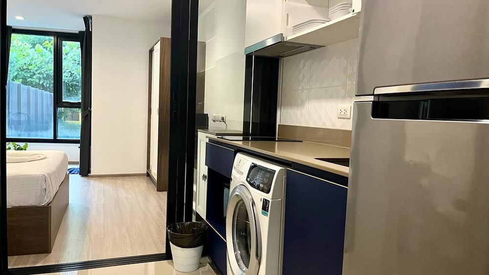The Base - New Studio Great Location, Shared Pool