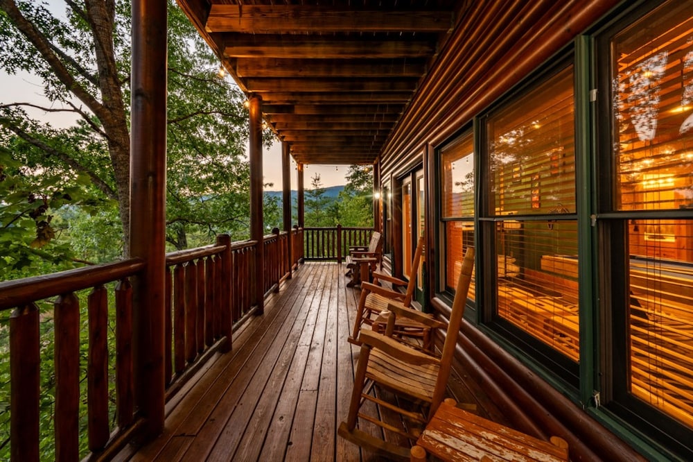 Amazing Views w Gameroom Hot Tub Pool