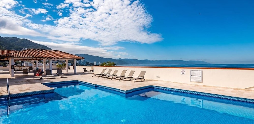 Ocean View 2Br Condo-balcony-beach-pool 710