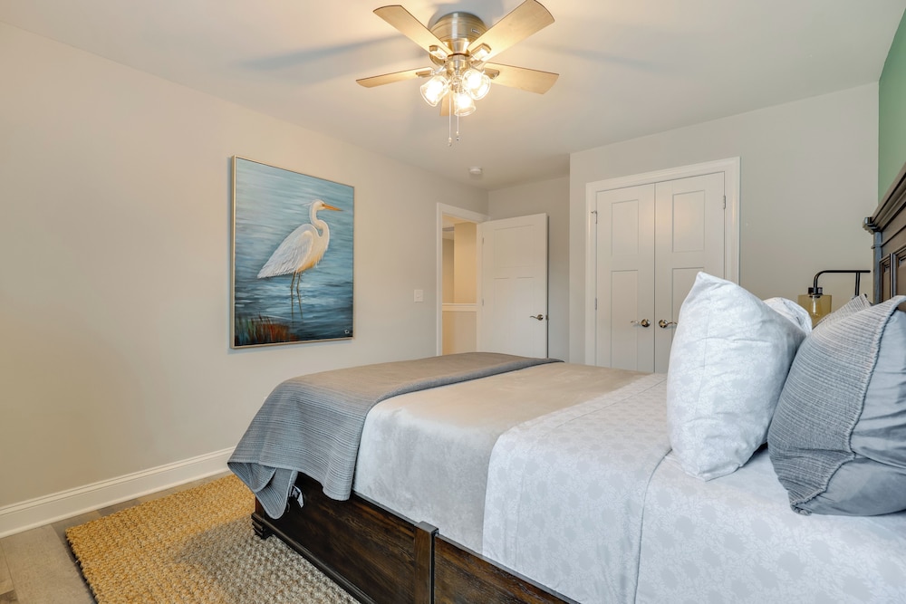 Spacious Home w/ Screened Patio in Wilmington!