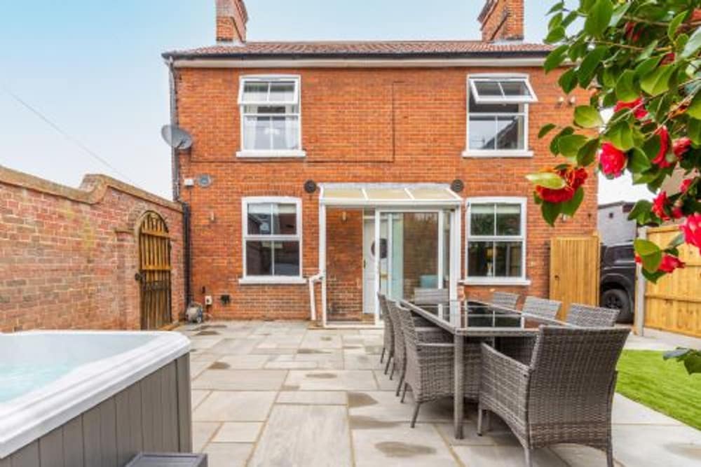 Host Stay Rose Cottage