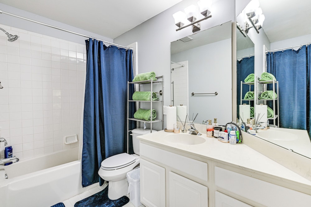 1/2 Mi to Bank of America Stadium: Uptown Condo!