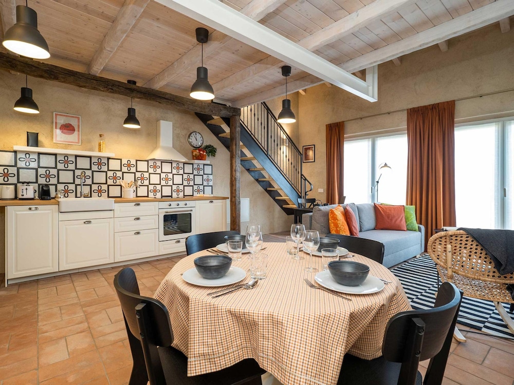Green Lodge - Apartment 6 - 1 BR 1 Bath