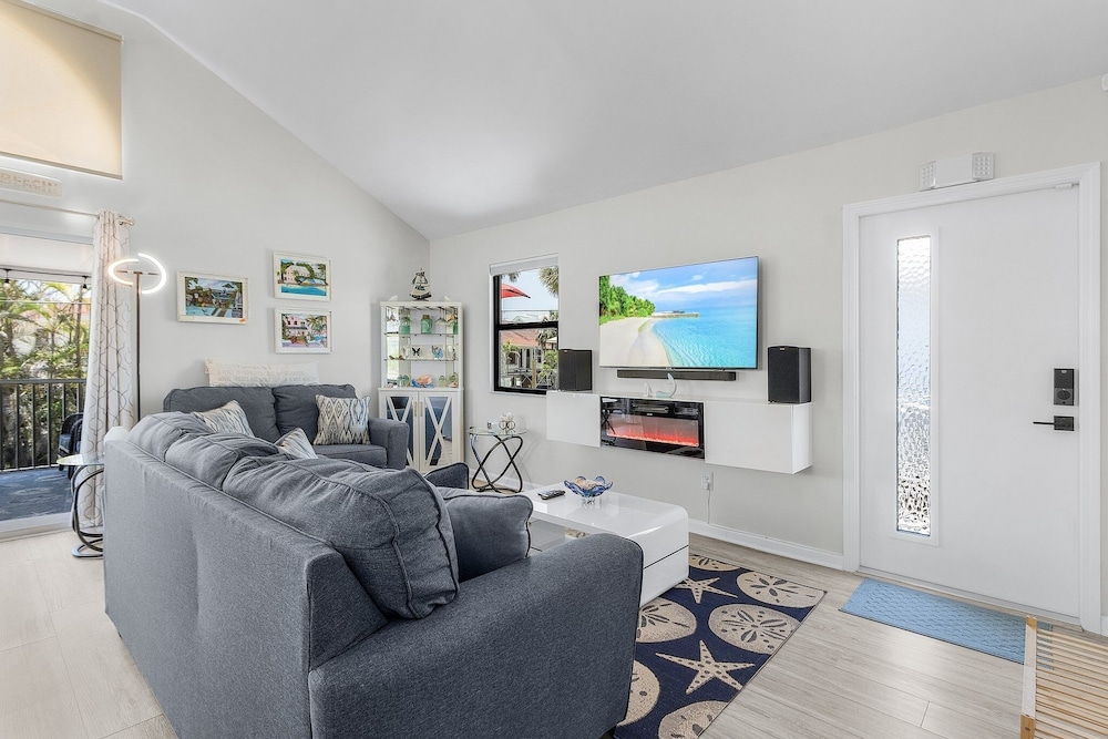 130 Tiki Tides: 2br W/ Outdoor Tiki Bar! 2 Bedroom Home