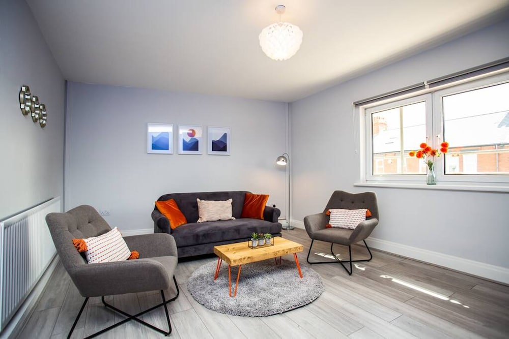 Large 3 Bed Apartment-sea Road