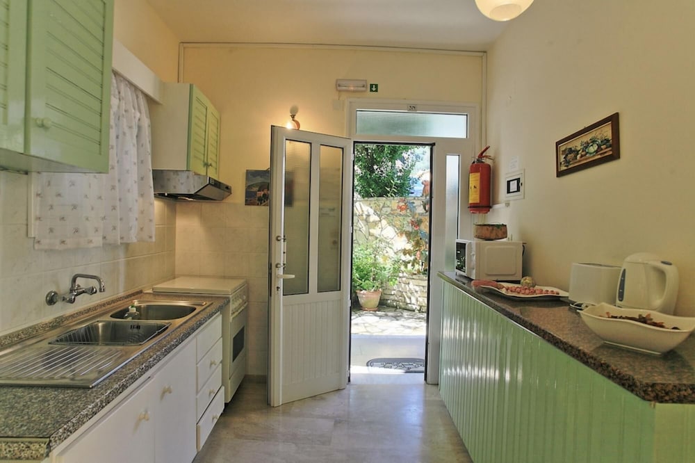 Jasmin in Katavolos With 1 Bedrooms and 1 Bathrooms view 5