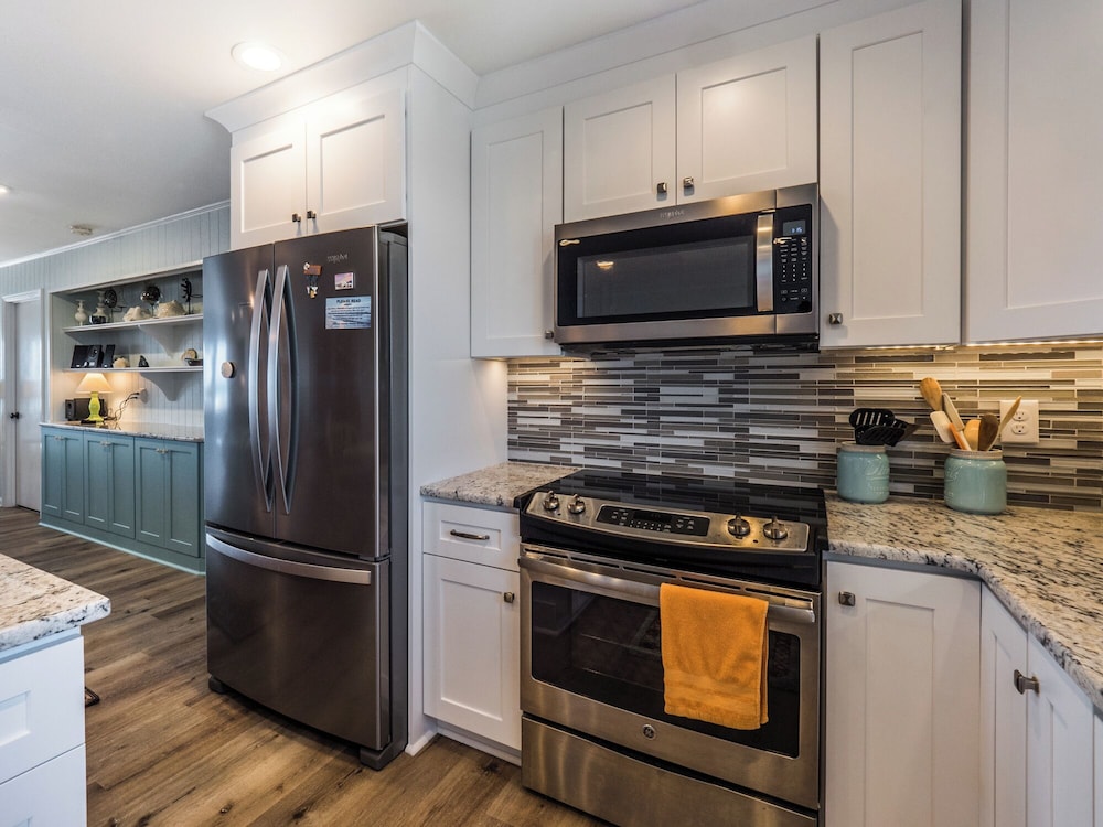 Polly's Place by Topsail Realty