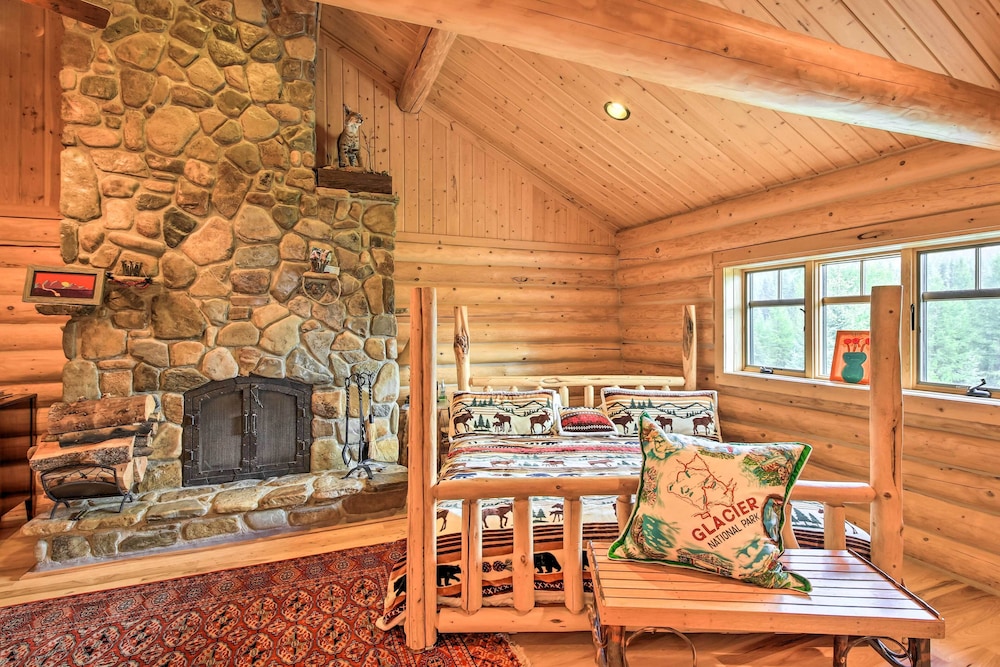 Waterfront Log Home w/ 95 Acres on Yaak River view 5