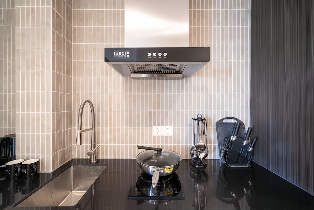 Shanghai Hills & Fan Stay