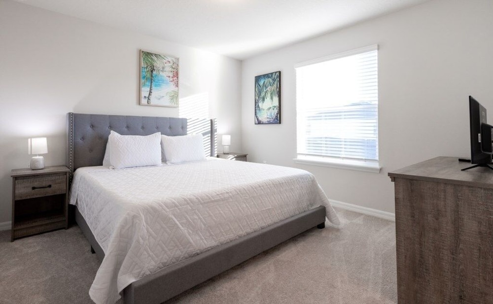 Spacious 10 Bed Pool Home With Game Room- 10 Bedroom Home by RedAwning view 3
