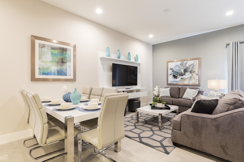 Summerville Vacation Homes by Columbia Management